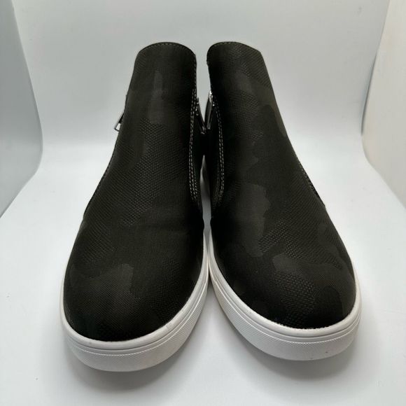 CUSHIONAIRE Women's Hart Hidden Wedge Sneaker 11 BLACK CAMO - Picture 2 of 7